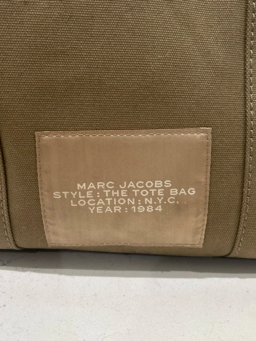 Marc Jacobs canvas comfortable simple