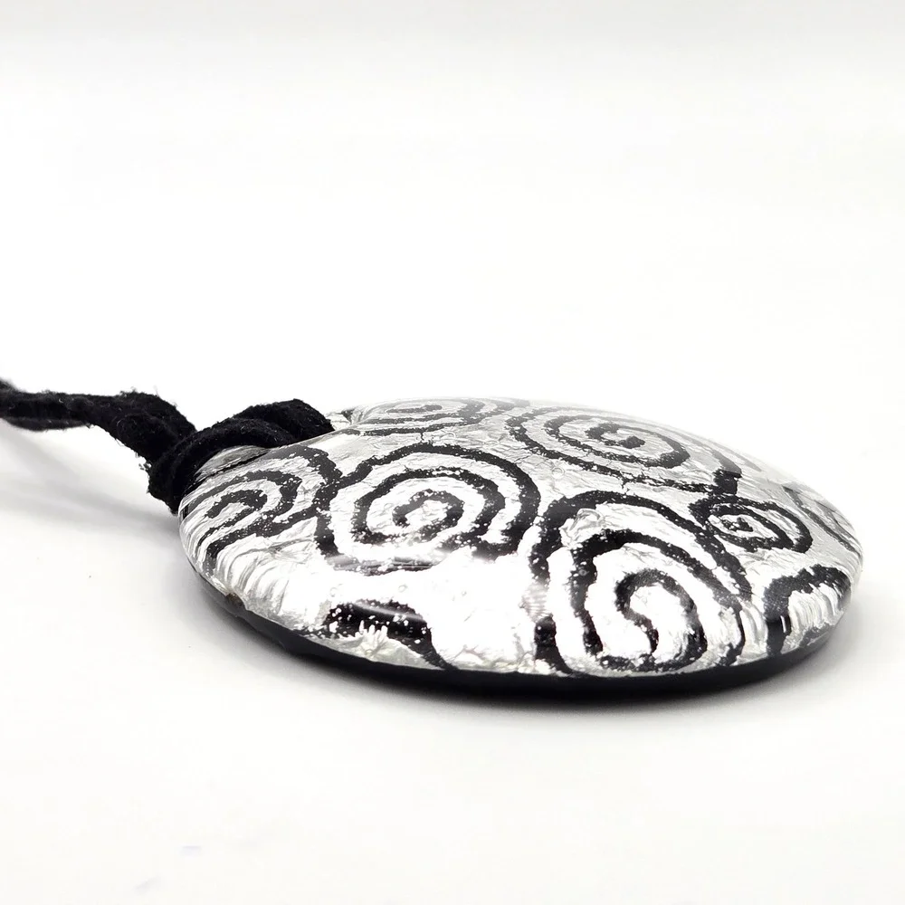 N/A round pendant