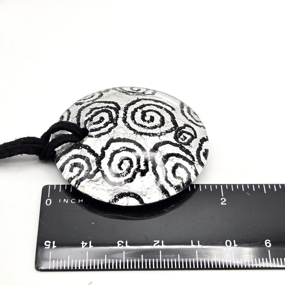 N/A round pendant