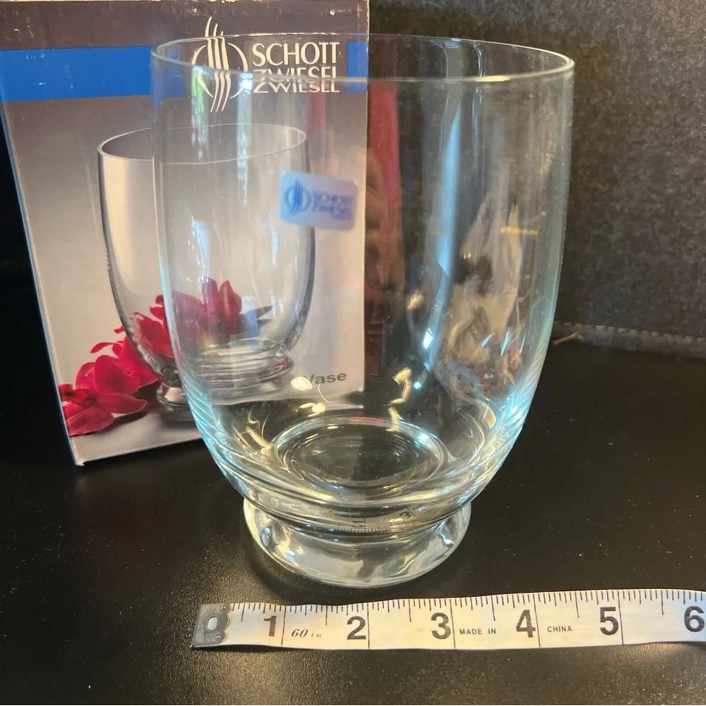 Schott Zwiesel adults featuring garden
