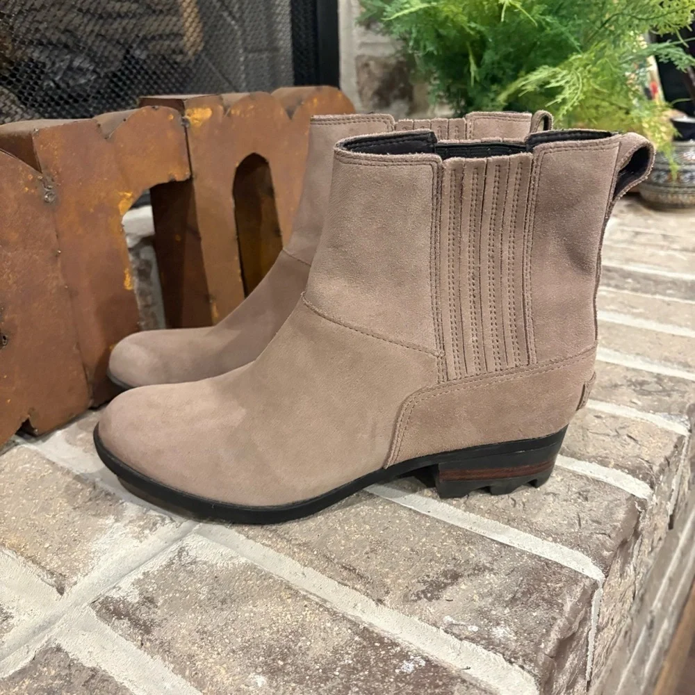 Sorel size 10