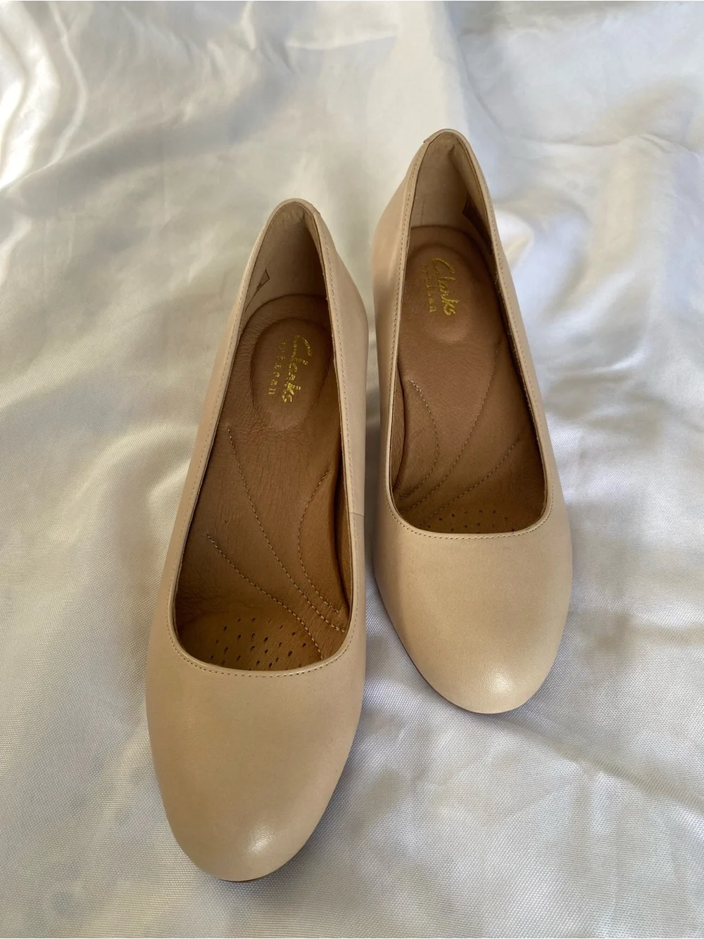 Clarks classic flats