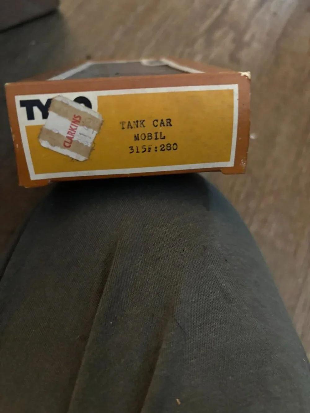 Tyco HO Tank Car red Mobil 315F railroad train display set up w/box