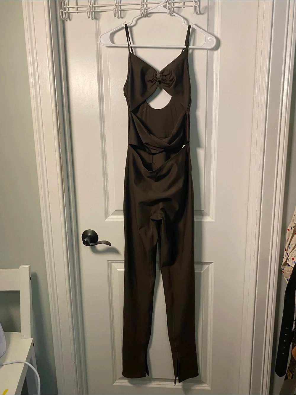ALO Yoga features front