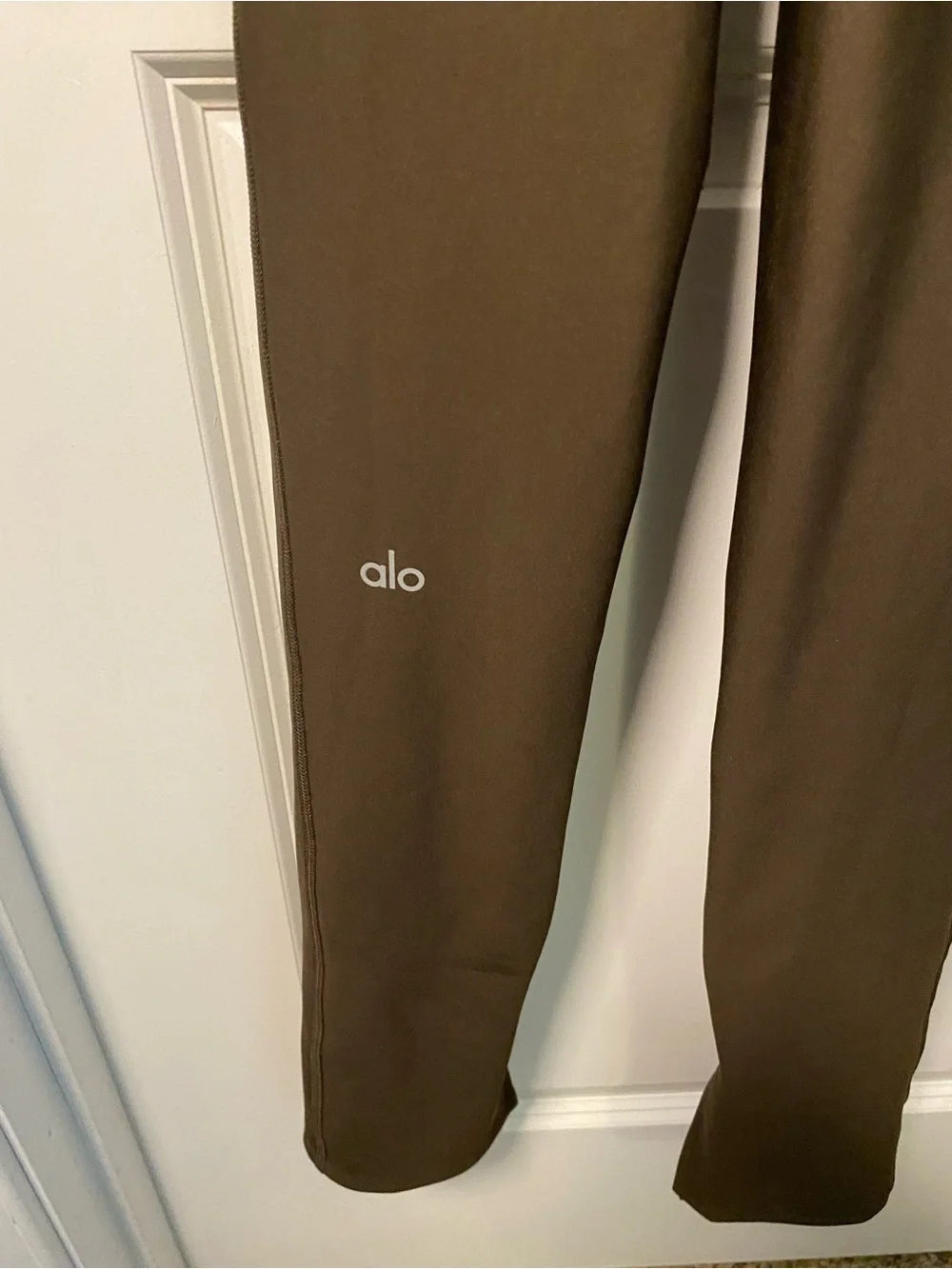 ALO Yoga features front