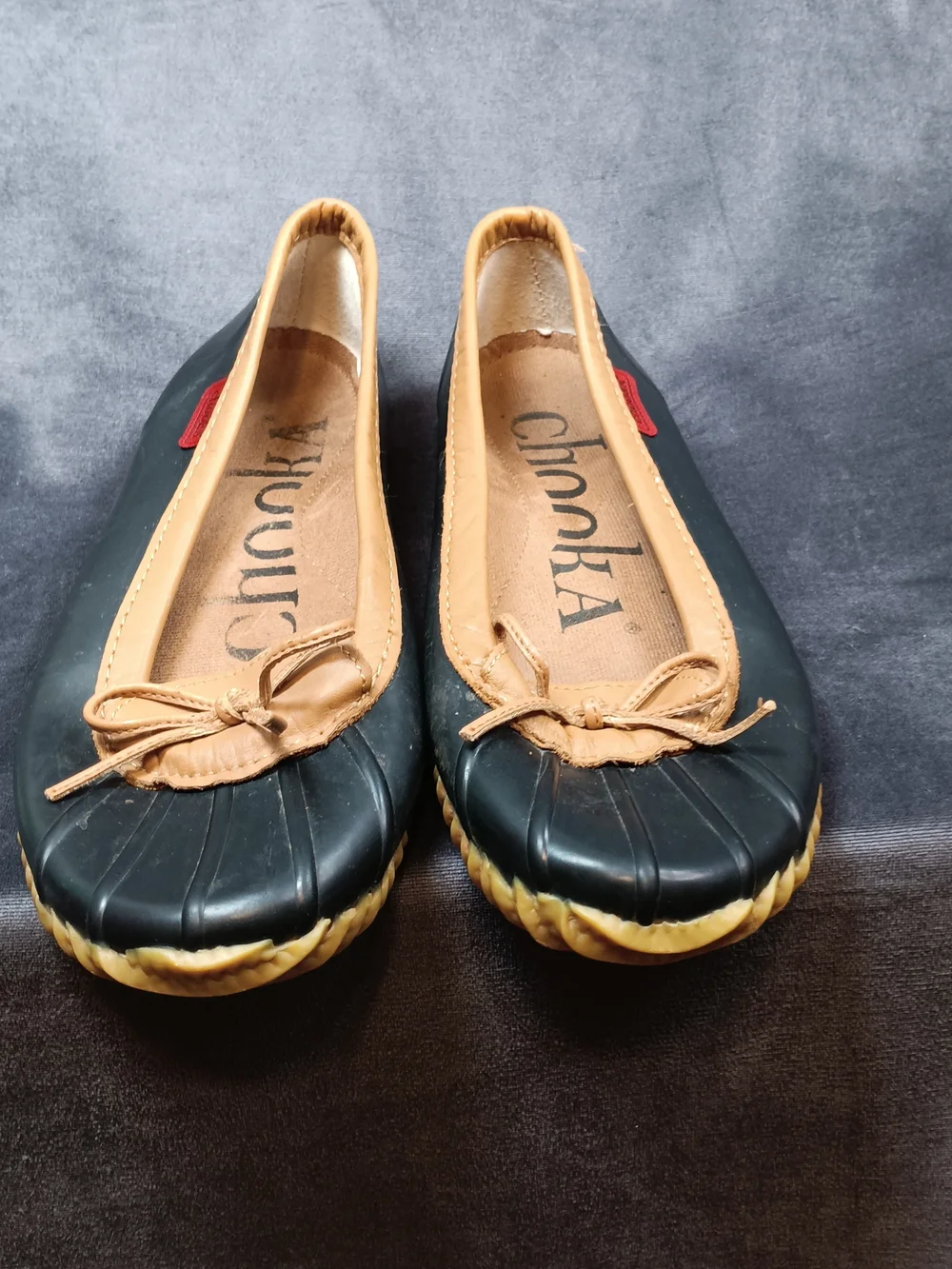 chooka black tan