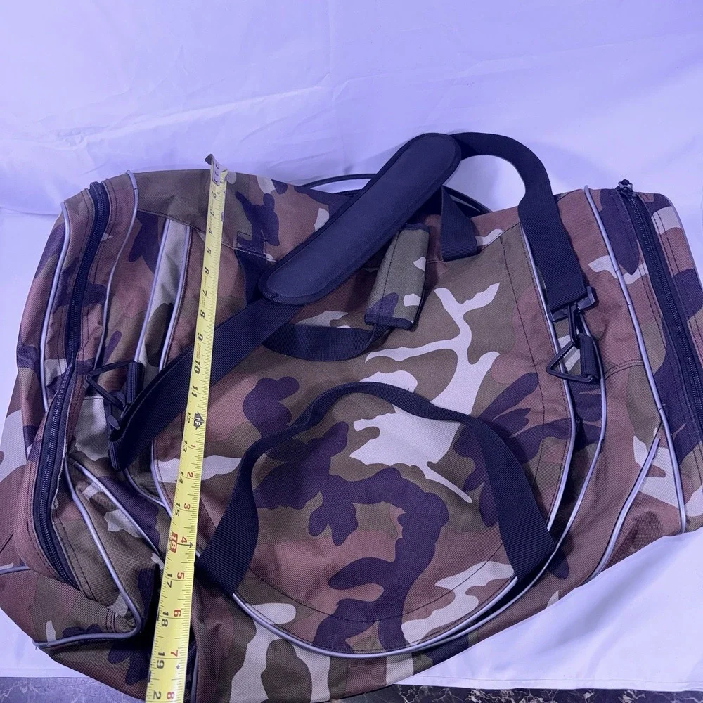 Vintage Y2k REEBOK Camo Nylon Duffle Gym Carry-On Luggage Bag Black Green