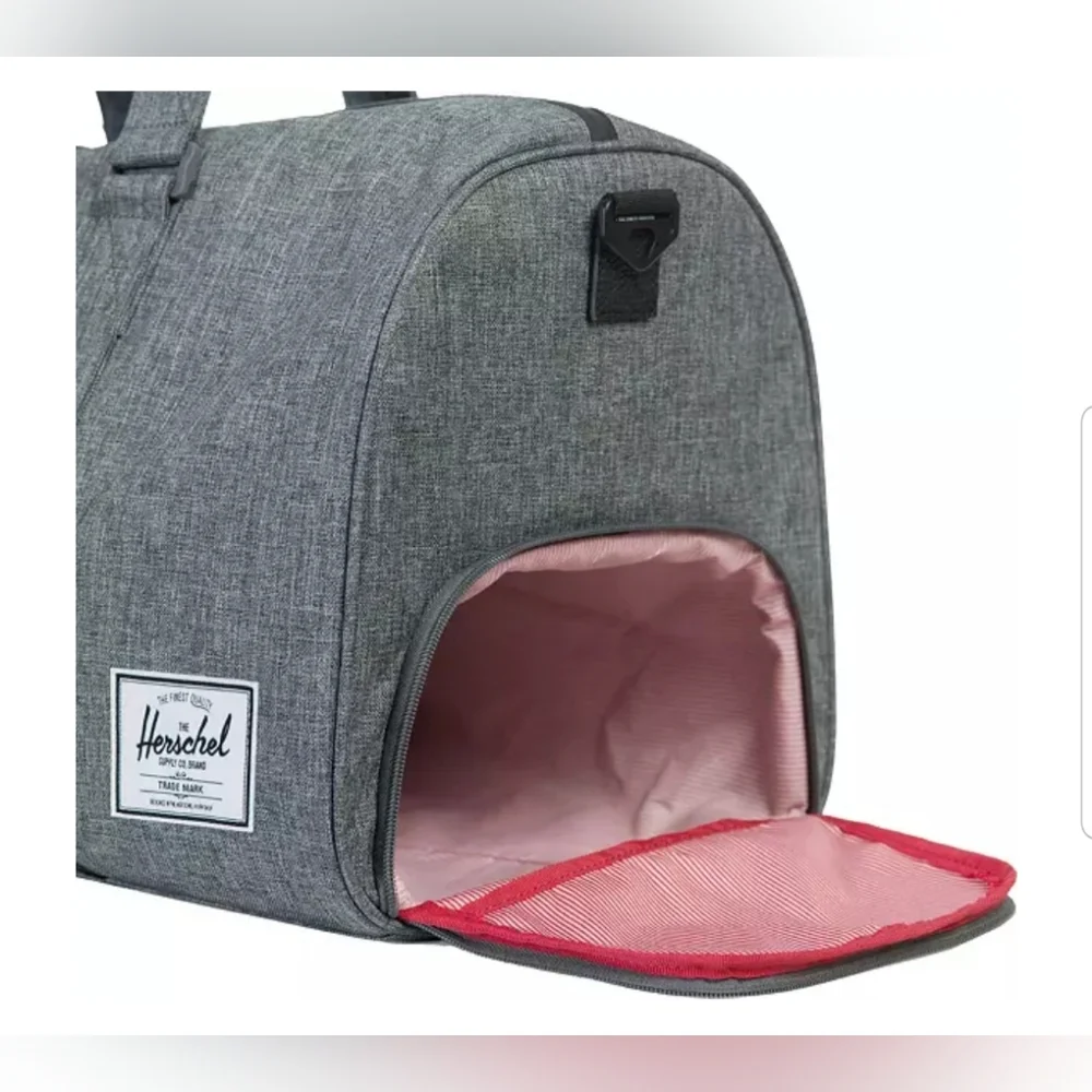NEW! Herschel supply company duffel bag NWT Price Firm