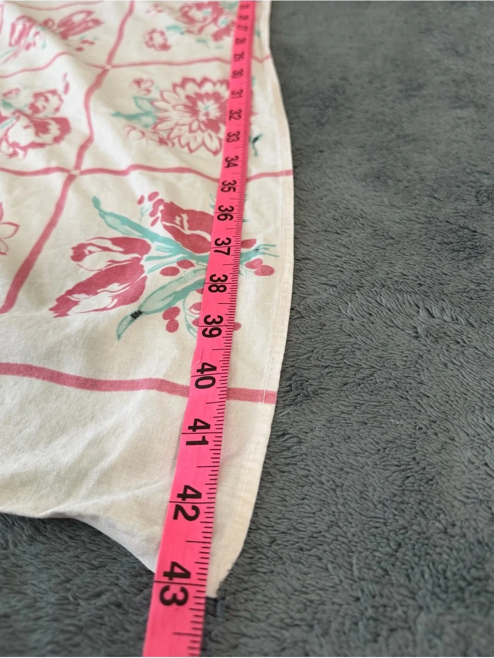 N/A lightweight tablecloth