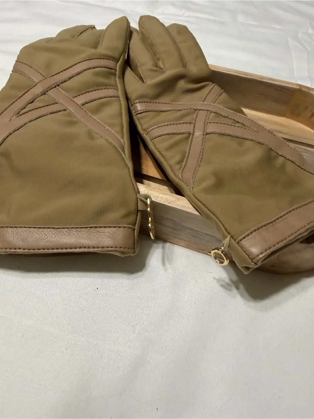 Bill Blass Women’s Tan/Brown Driving Gloves