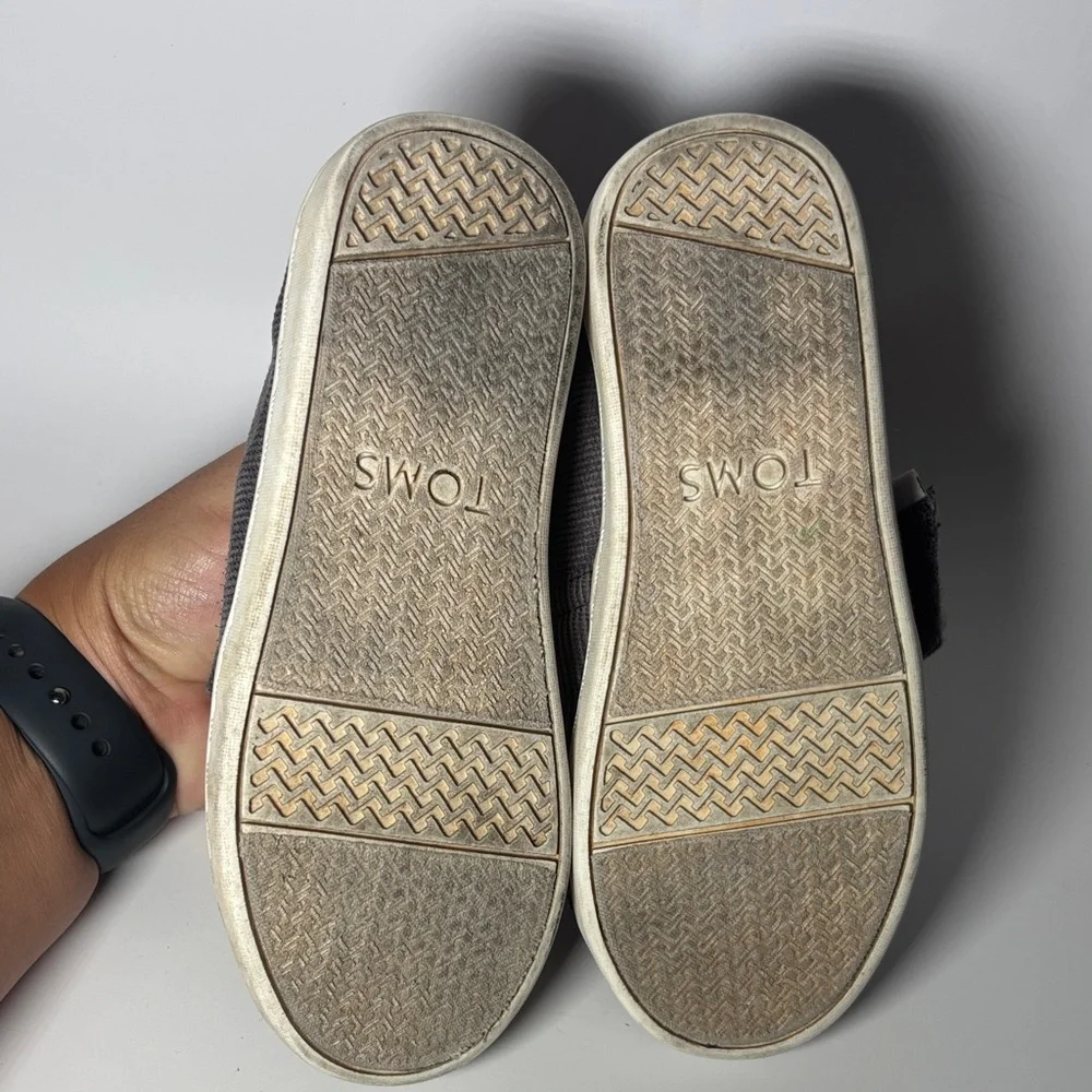 Toms cozy gray