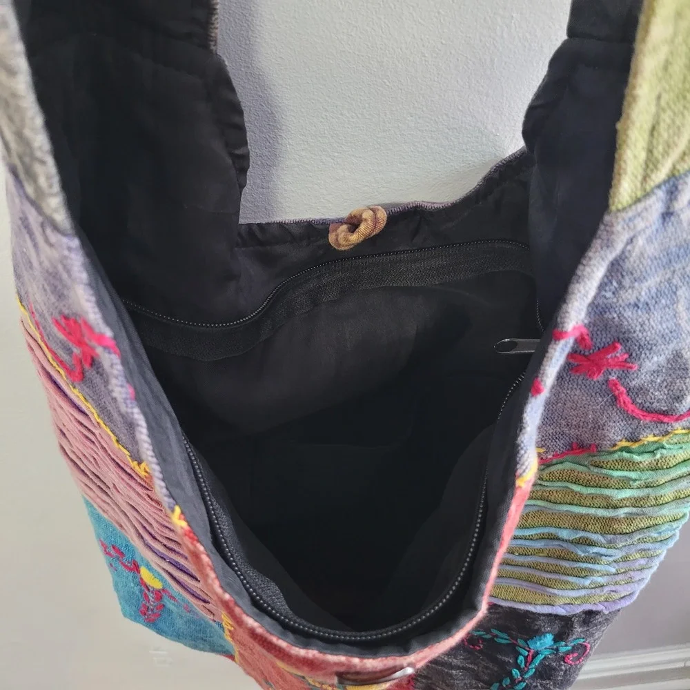 Unbranded closure intricate packed