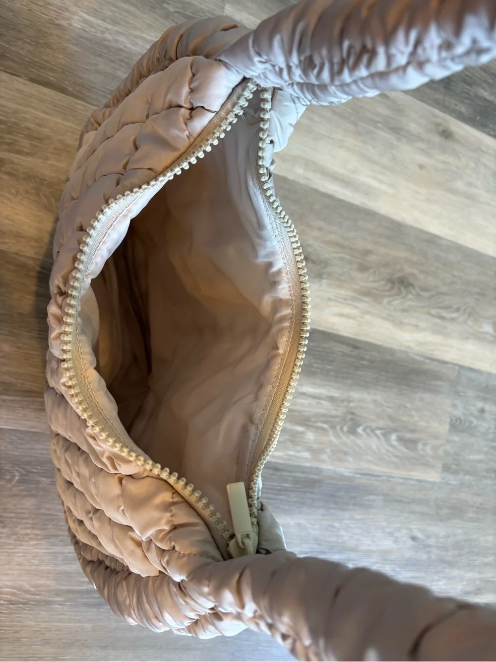 Verb quilted hobo