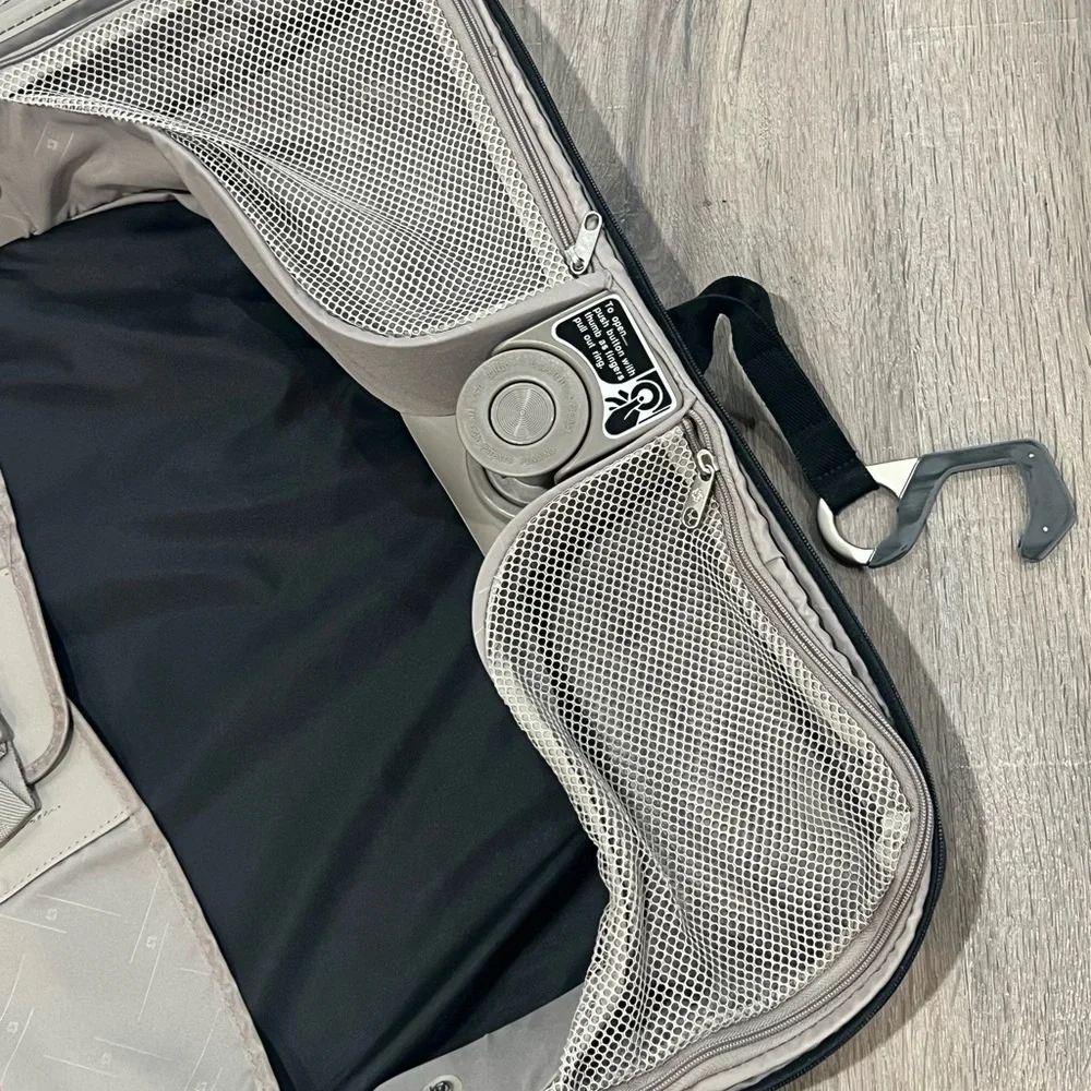 Samsonite sleek durable