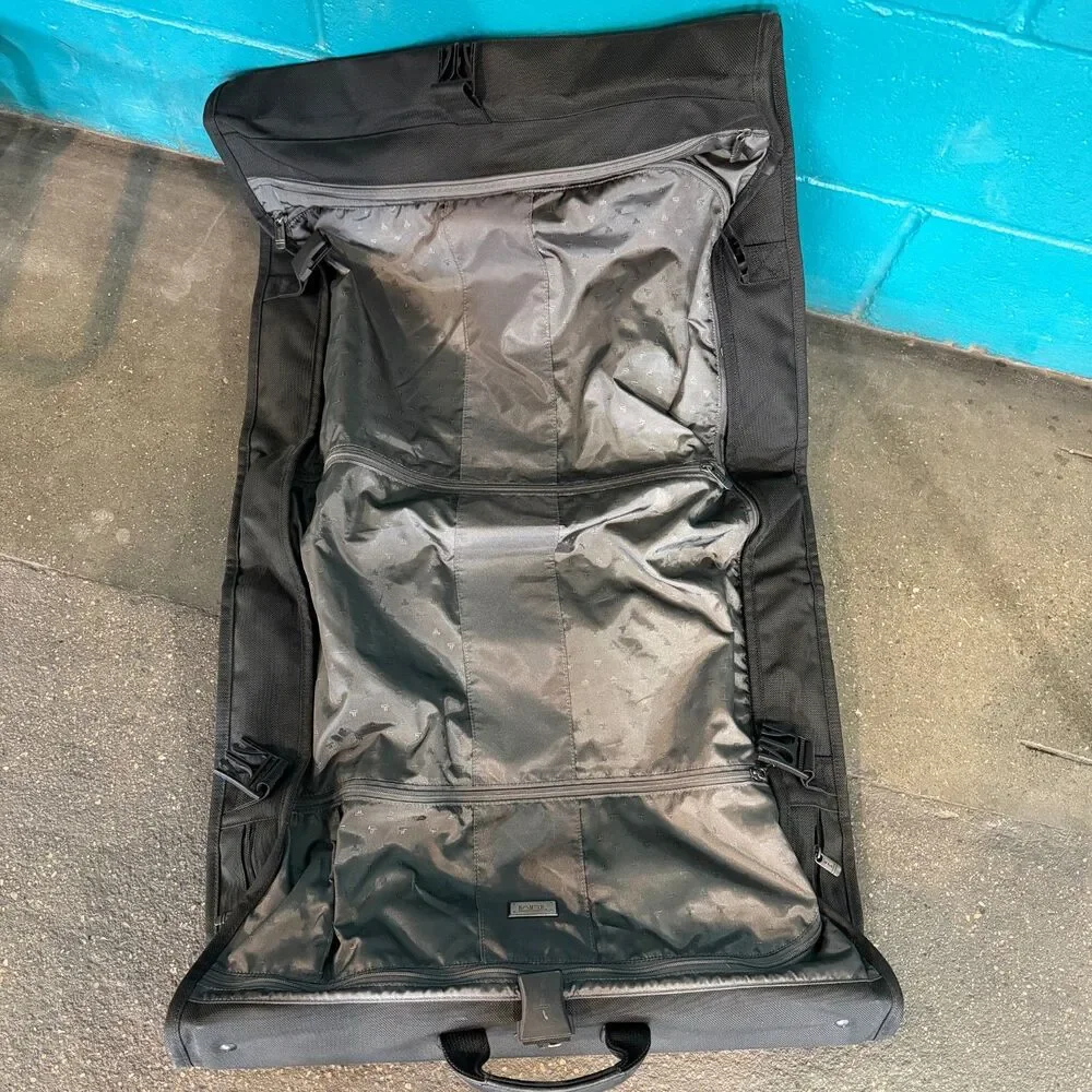 Tumi alpha tri