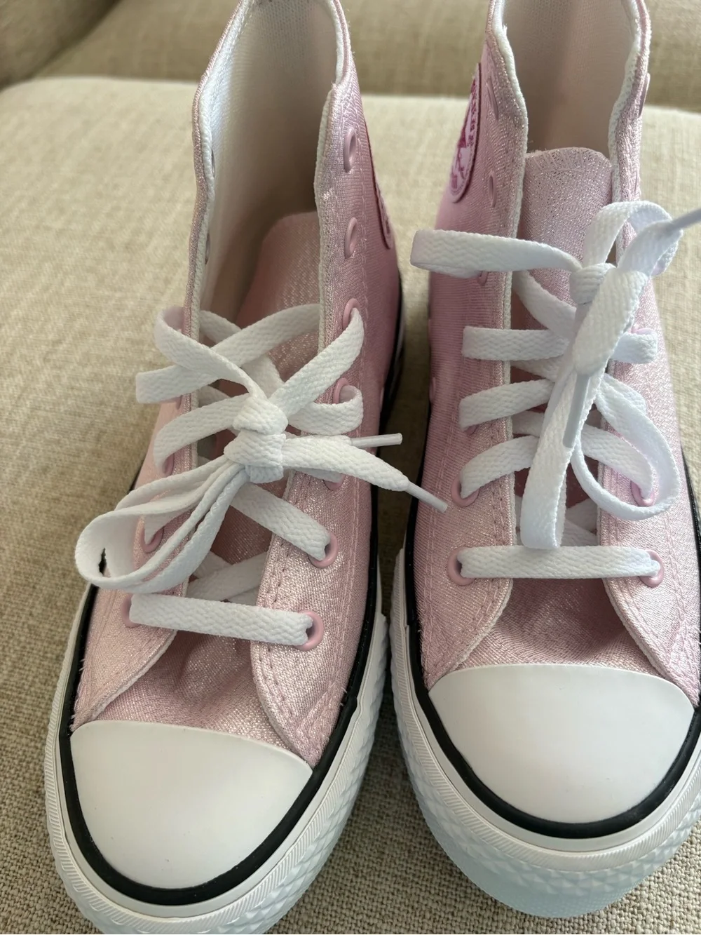 Converse light pink