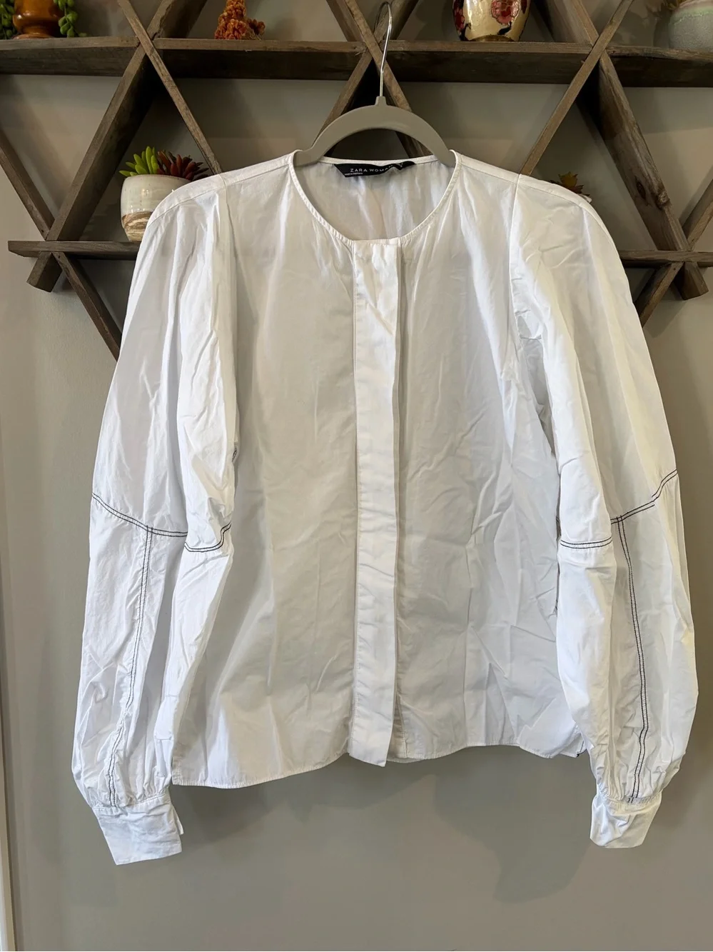 white Zara Woman topstitching blouse with puff sleeves. Size small.