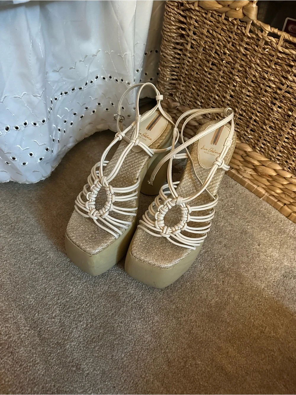 Sam Edelman very minimal