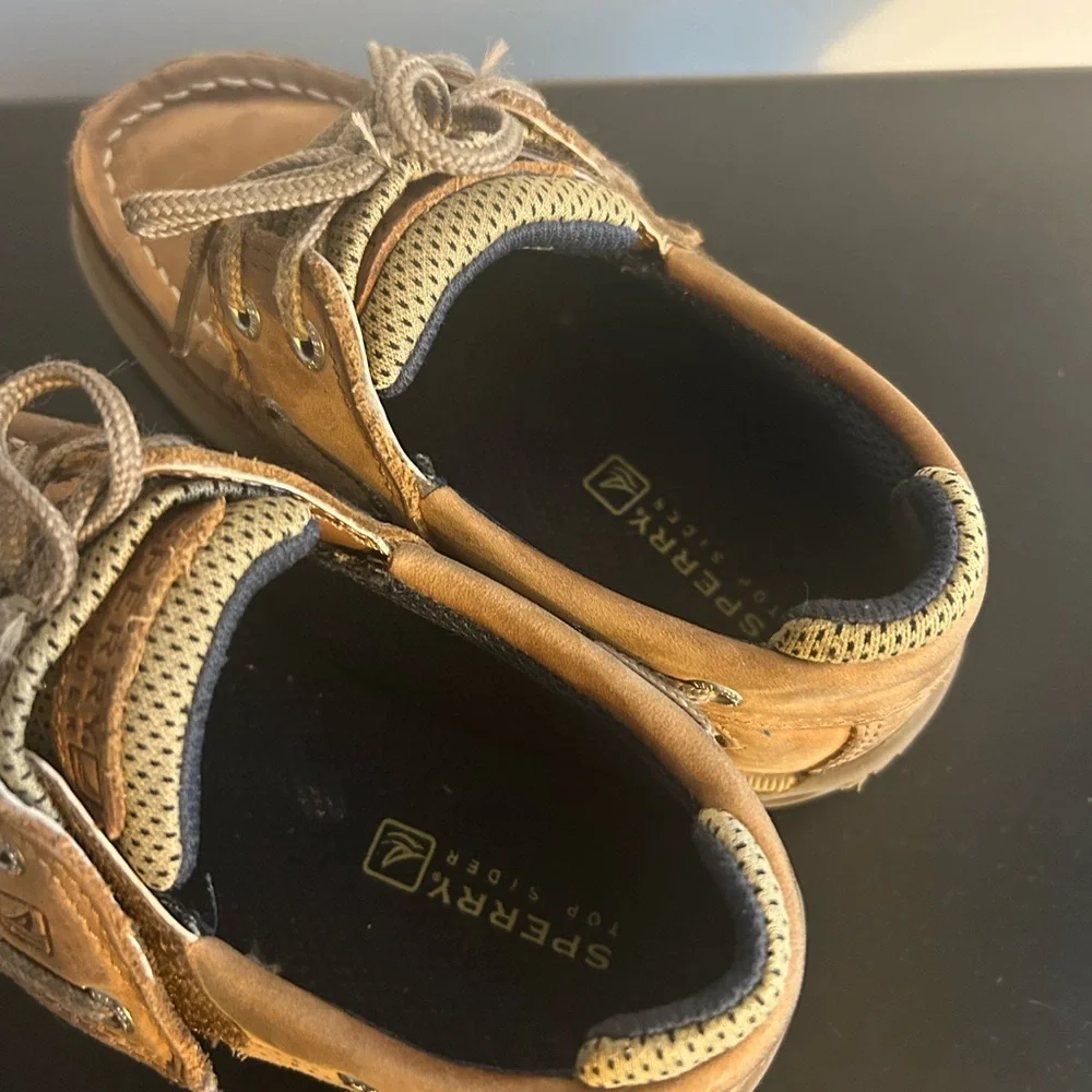 Sperry size 10
