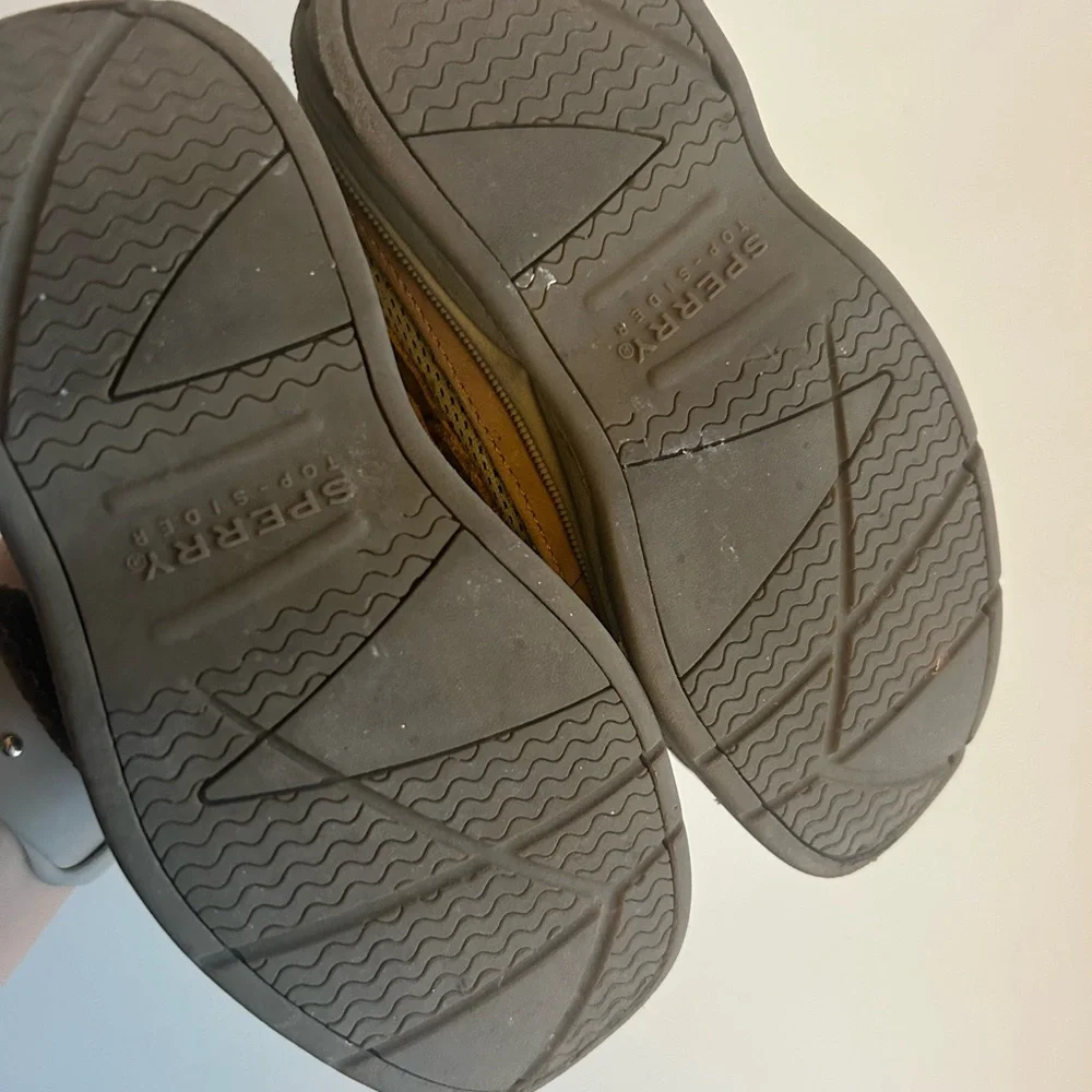 Sperry size 10
