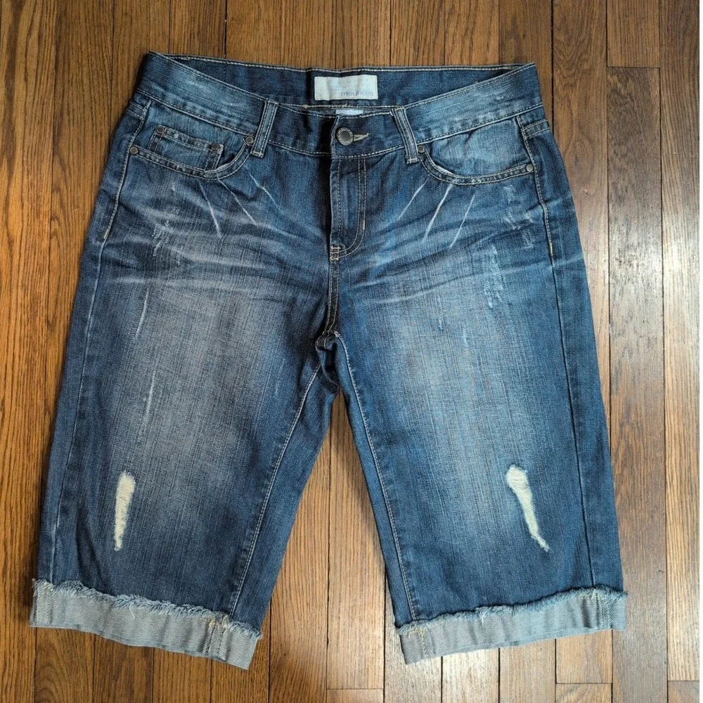 Maurices Womens 9/10 Bermuda Denim Shorts Mid Wash Distressed Cuffed 100% Cotton