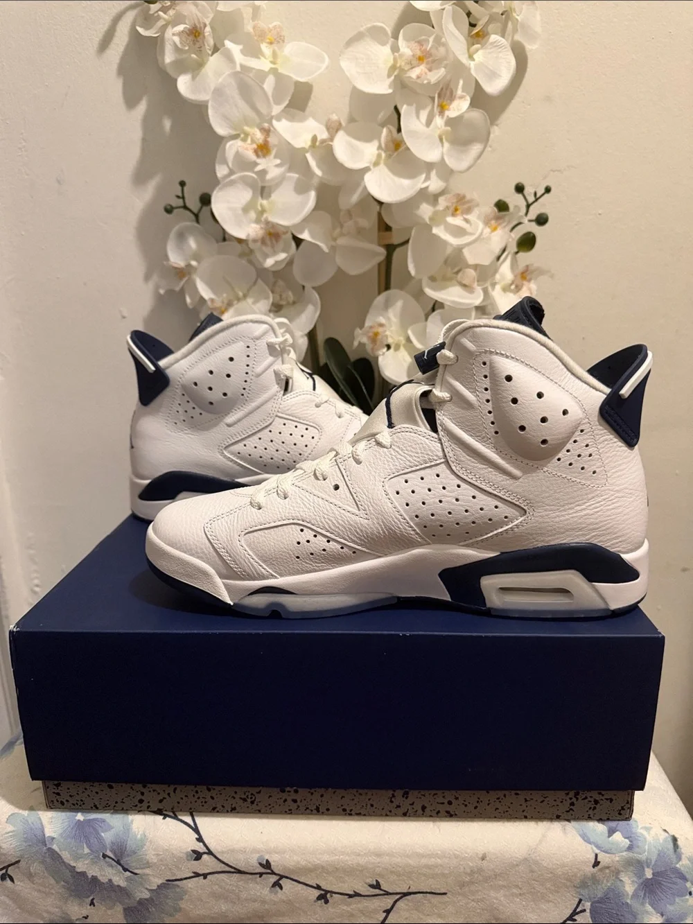 Jordan Men's White and Navy High-Top Sneakers