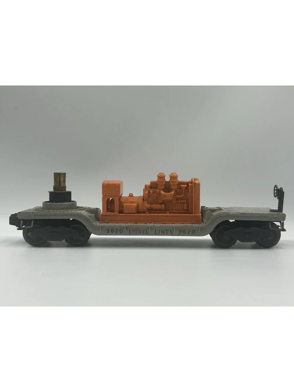 LIONEL 3620 SPOTLIGHT CAR WITH ORANGE GENERATOR