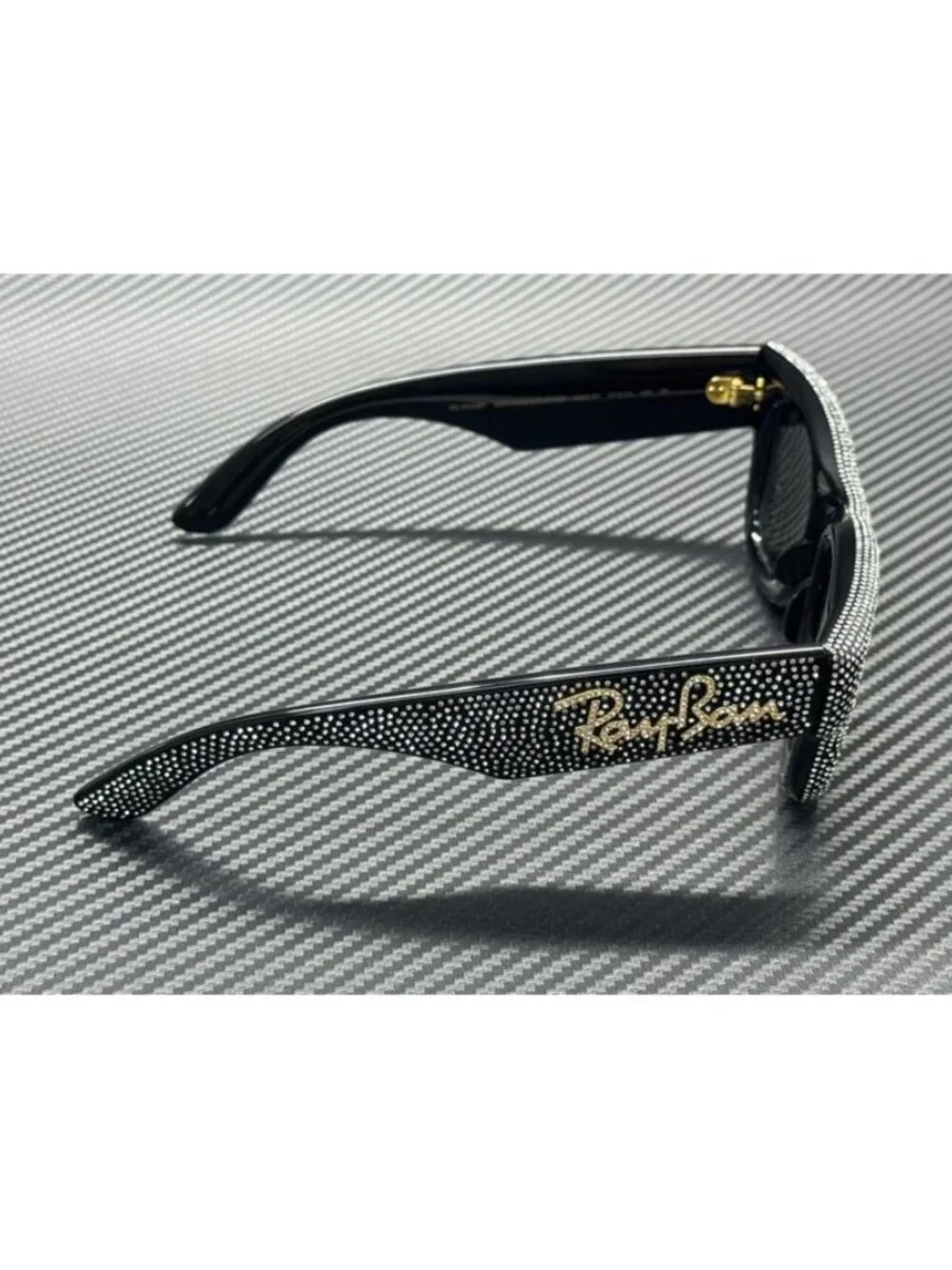 Ray-Ban new tags