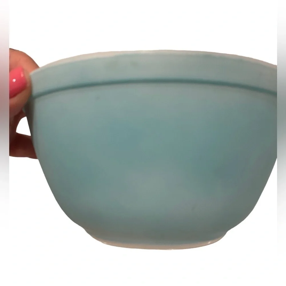Pyrex Robin’s Egg Turquoise Blue Mixing Bowl 402 1.5 Quart Mid Century Modern