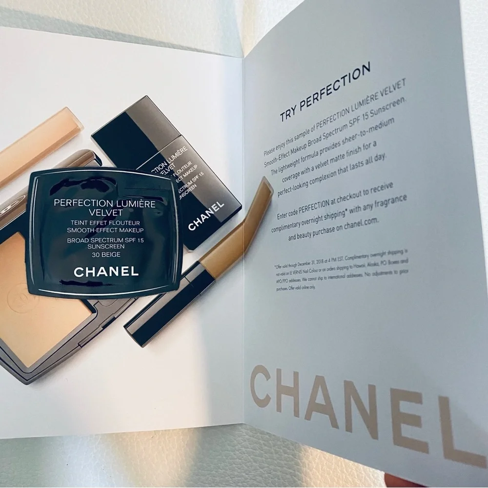 CHANEL perfection lumiere