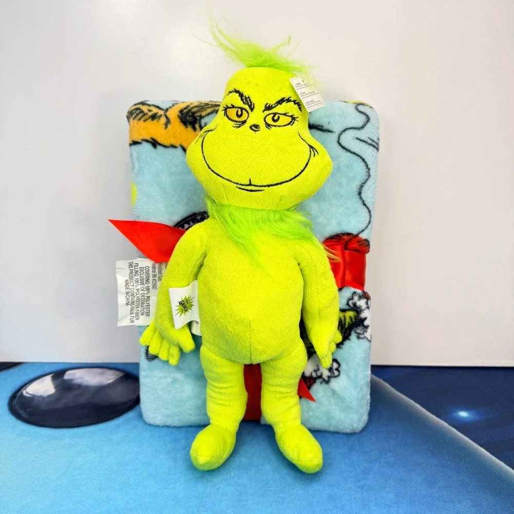 Dr Seuss The Grinch Plush Hugger Pillow Throw Blanket Set NWT Christmas Max 40x5