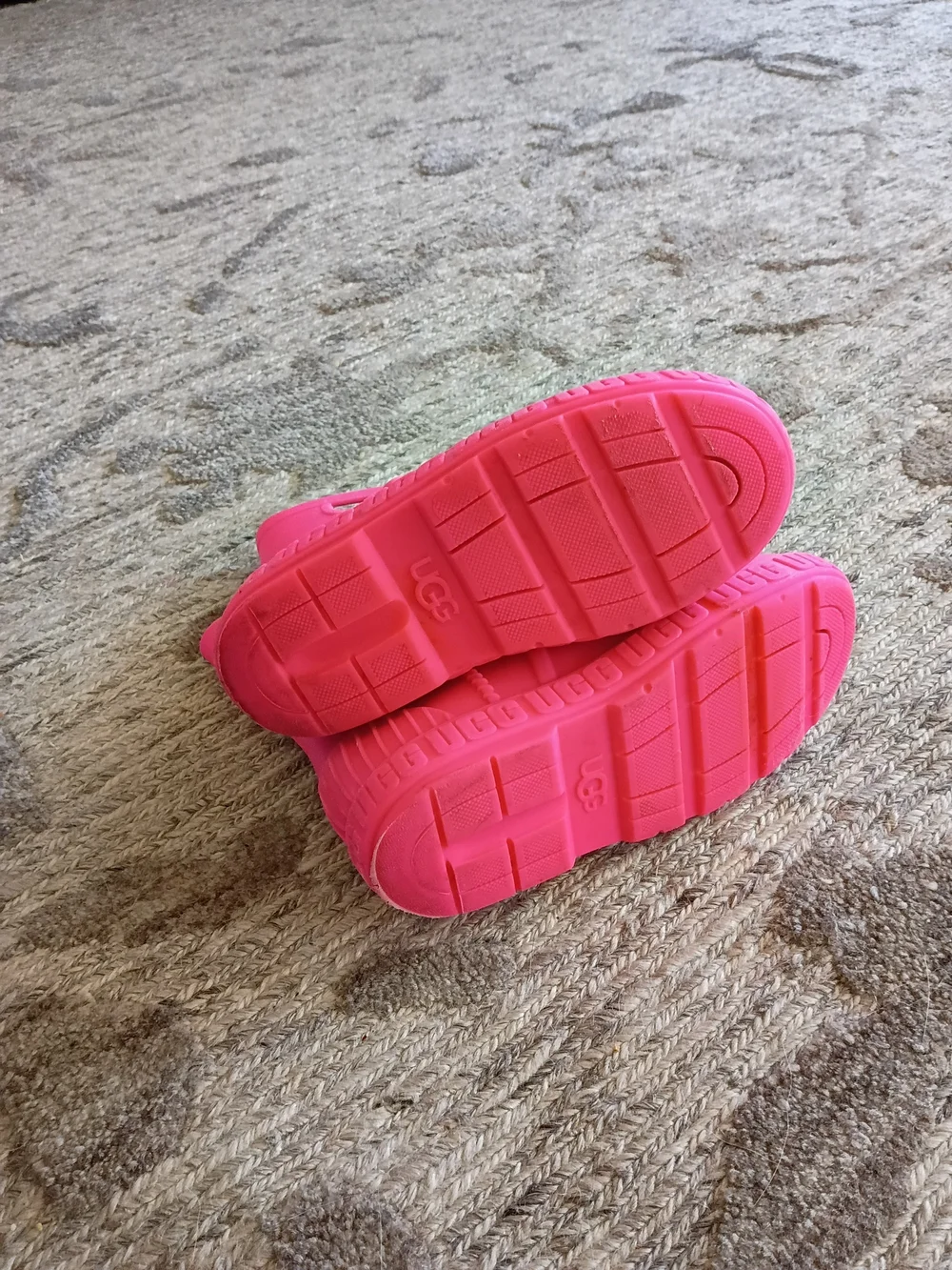UGG ​brighten up