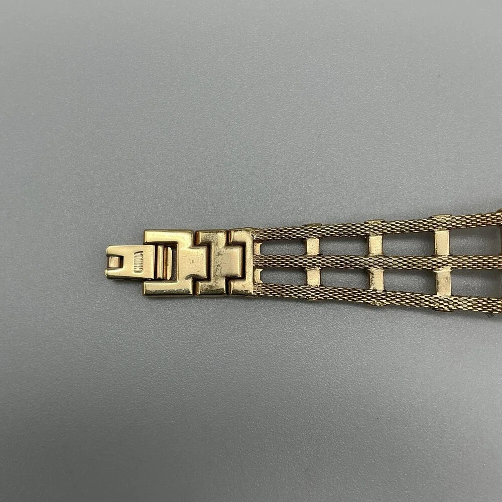 Anne Klein see photos