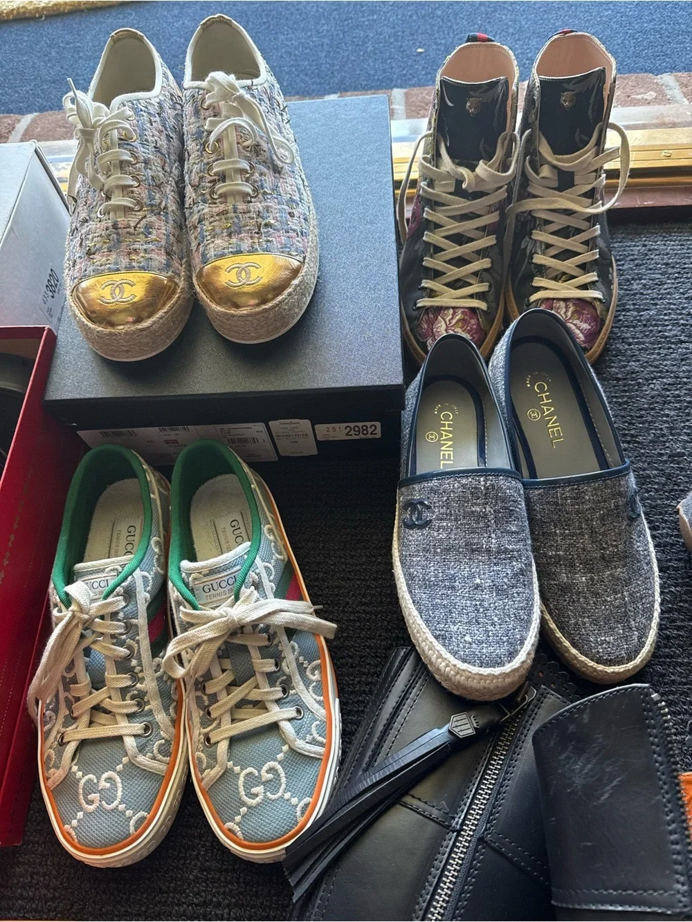 CHANEL sole emblem