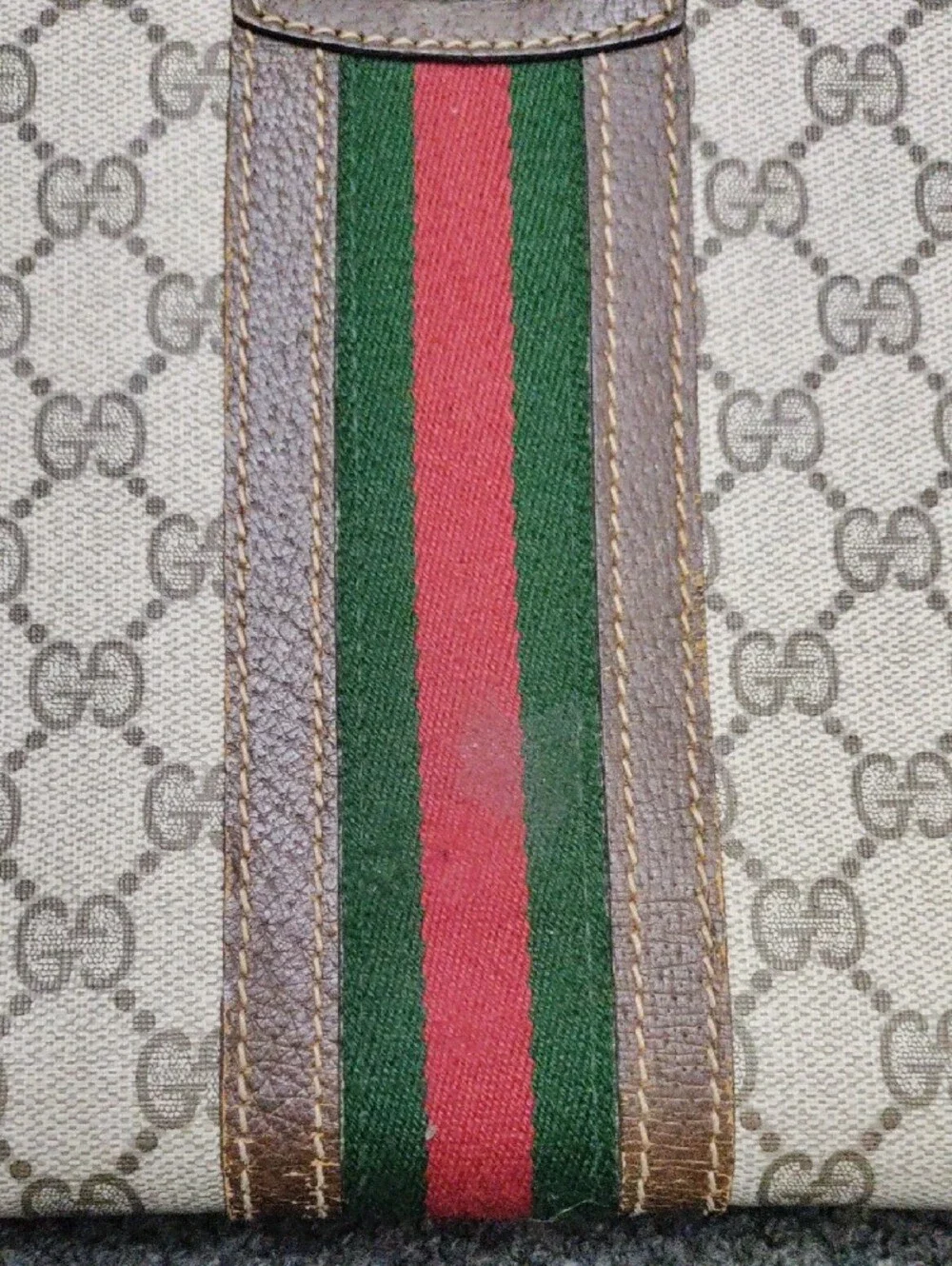 Gucci gg supreme