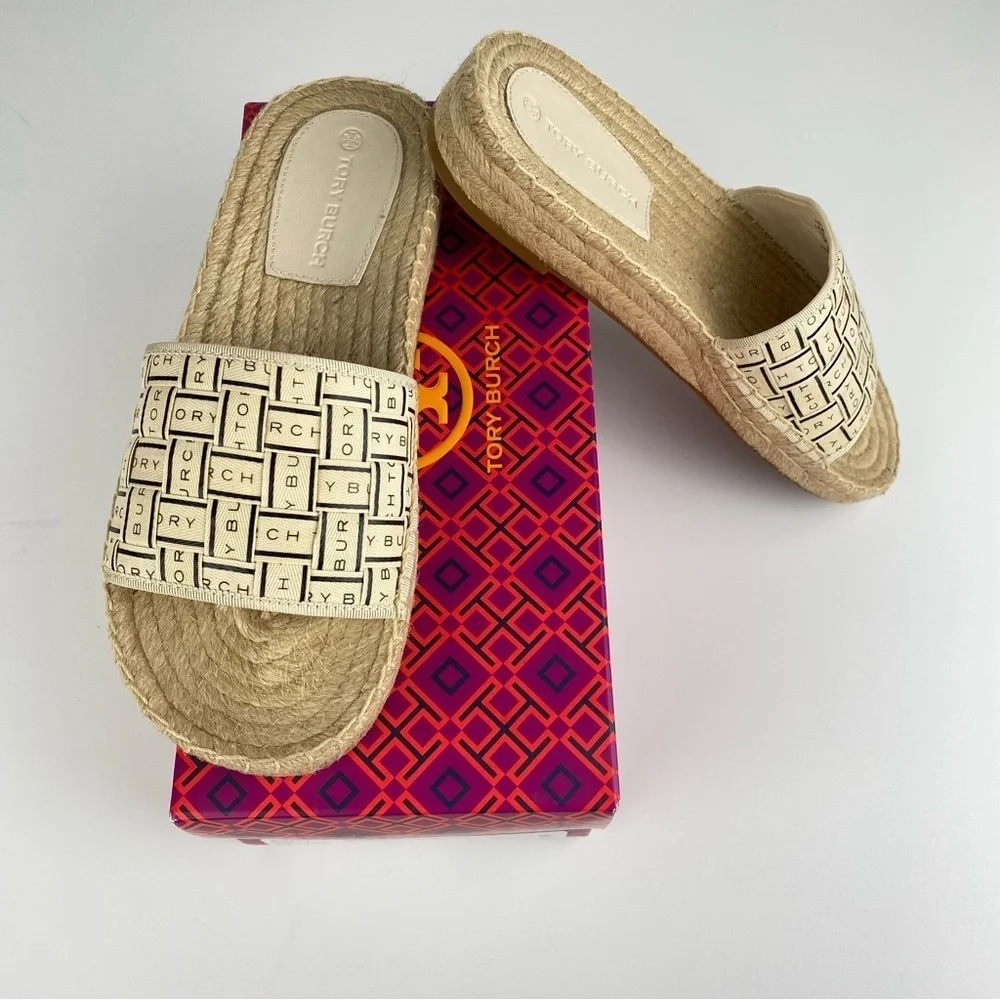 HOST PICK 🎉 TORY BURCH ‘TORY’ WOVEN SLIDES