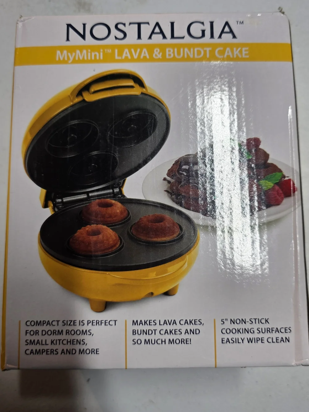 Nostalgia MyMini Lava & Bundt Cake Maker - Yellow