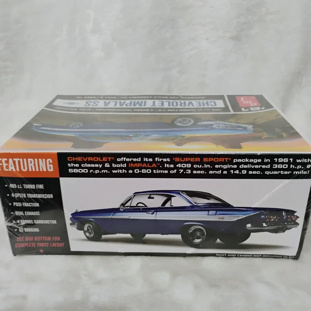 AMT 1961 Chevrolet Impala SS 1/25 Scale Model Car Kit AMT1013/12 New Sealed