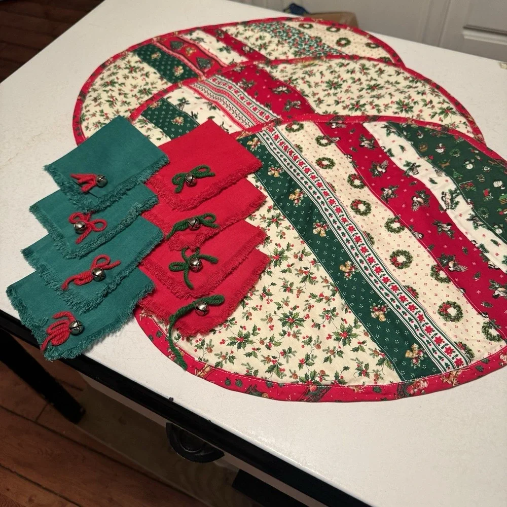 Christmas placemats 3 oval 18x14