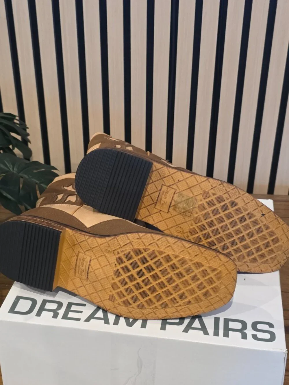 Dream Pairs brand new