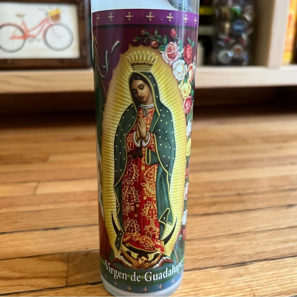 Vintage candle virgen