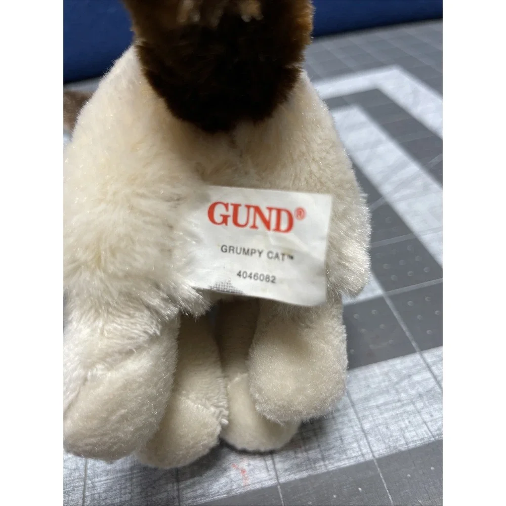 Gund grumpy cat