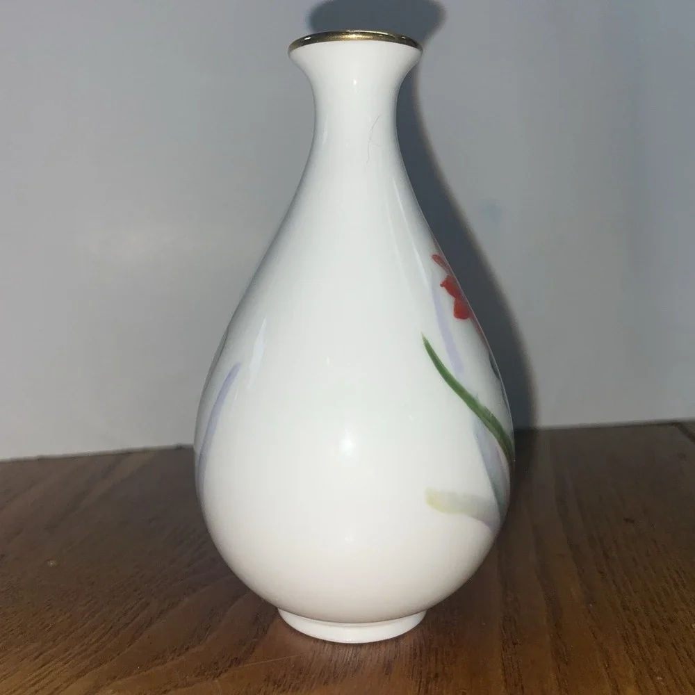 N/A bud vase