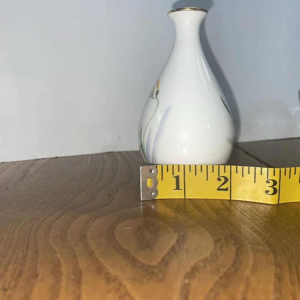 N/A bud vase