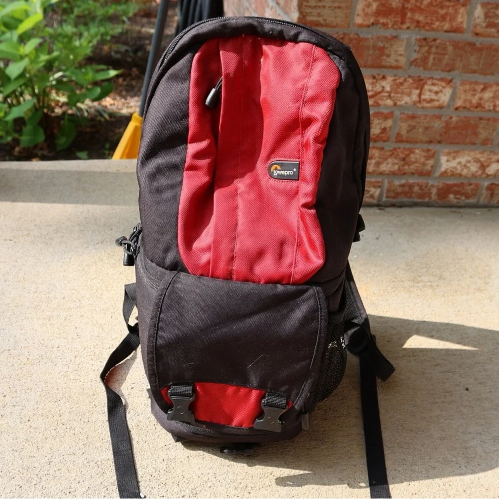 Lowepro fast pack 100 camera‎ backpack red/black with dividers. 16x18x6