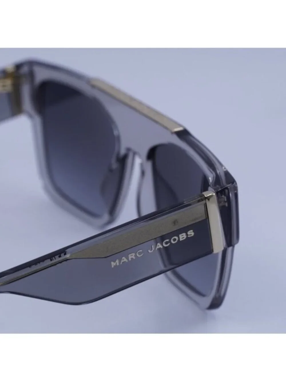 Marc Jacobs authentic marc
