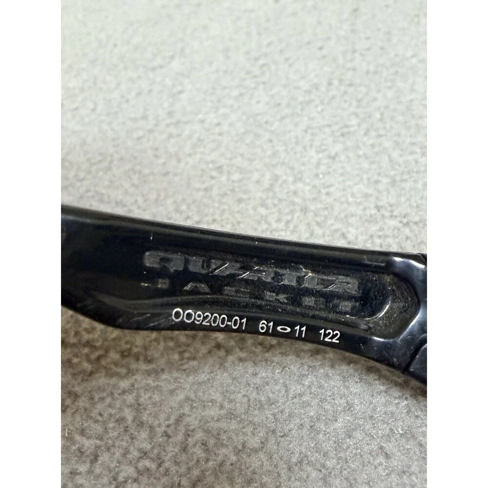 Oakley youth quarter