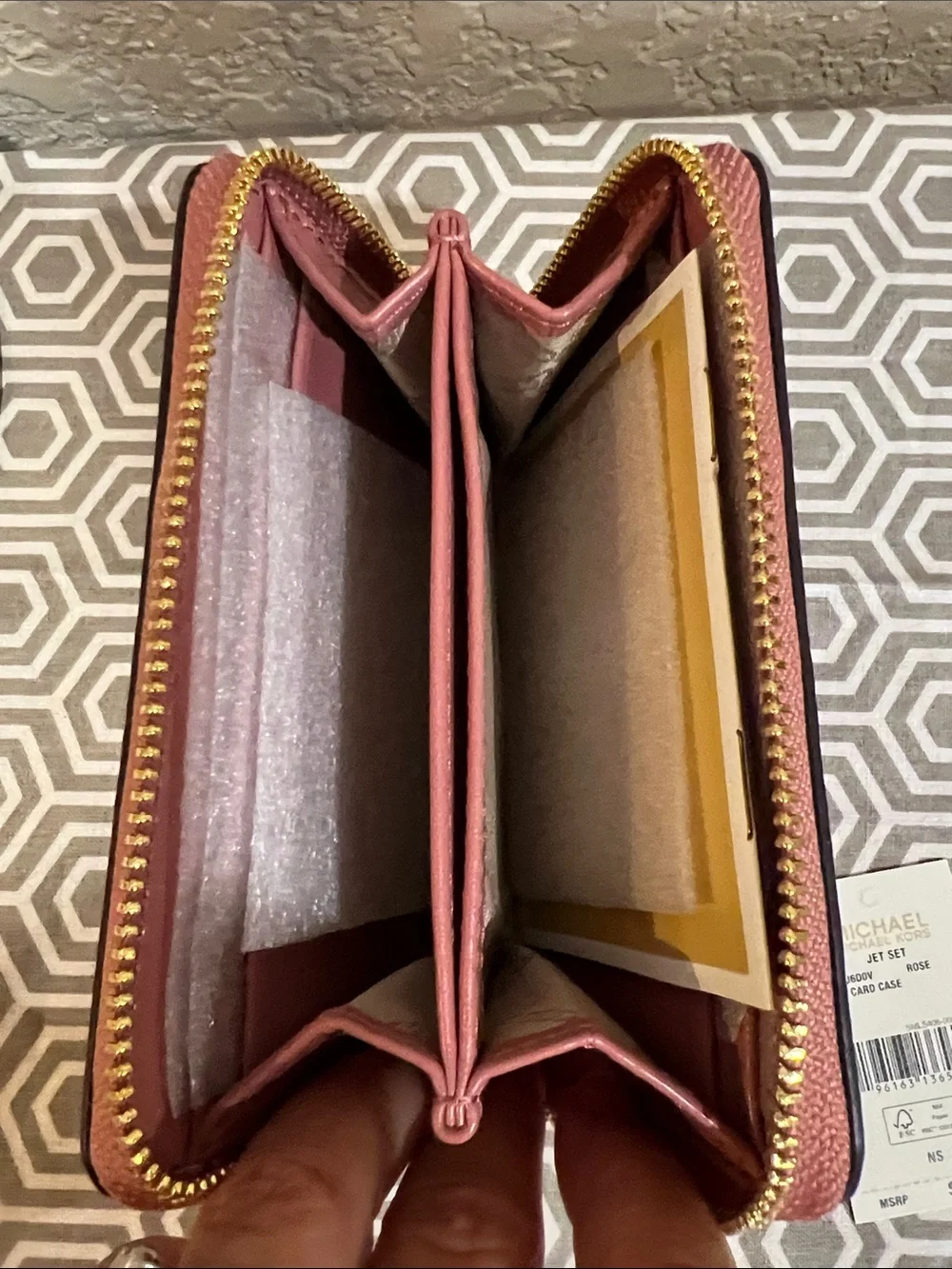 Michael Kors Rose Jet Set Signature Zip Around Wallet.  SM ZA Card case gold