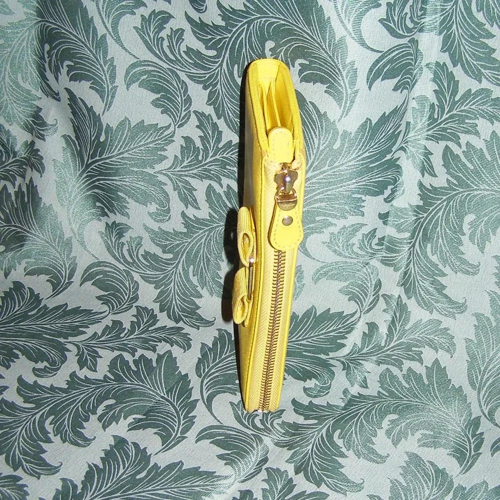 💛 SALVATORE FERRAGAMO Yellow Zip Wallet in Saffiano Leather