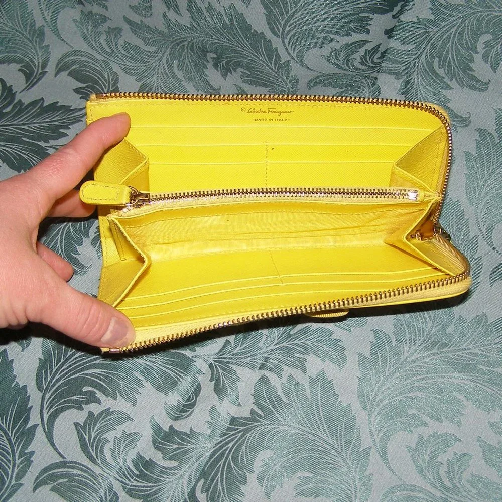 💛 SALVATORE FERRAGAMO Yellow Zip Wallet in Saffiano Leather
